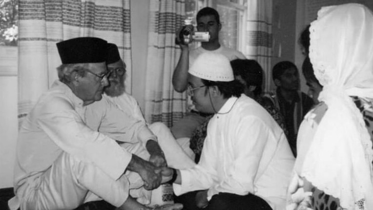 Gus Nadir: Kisah Bule Australia Masuk Islam karena Maulid Nabi