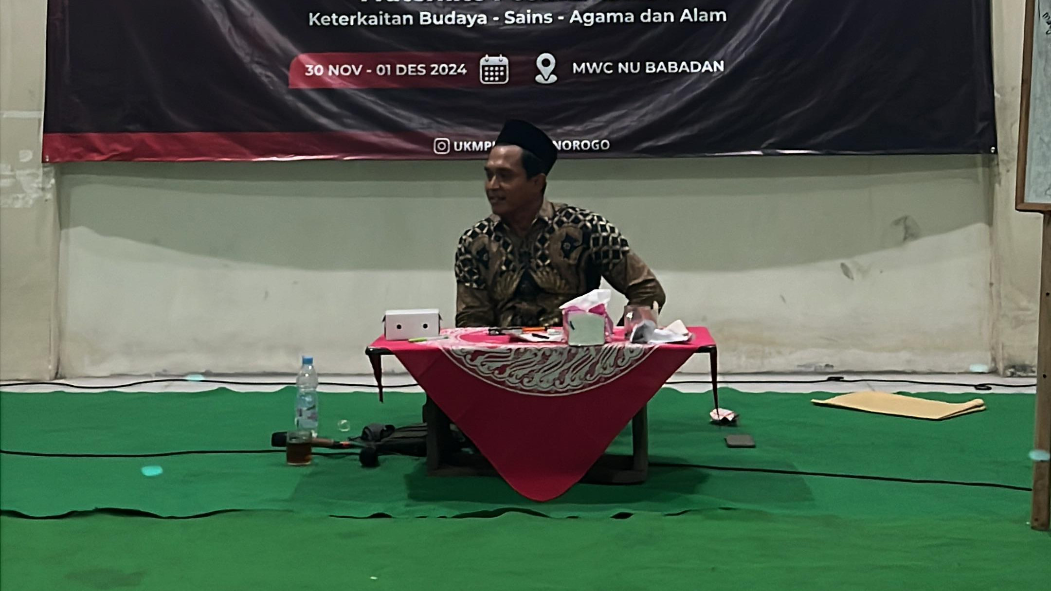 Mencari Makna “Lain” dari Peringatan Hari Santri dengan Pendekatan Dekonstruksi